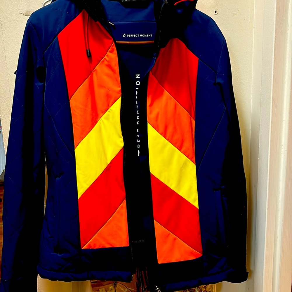 Perfect Moment ski jacket excellent condition! 🔥🔥🔥